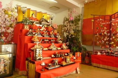 ビジターセンターでお雛様展示しております。