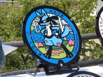 瀬戸大橋とももがデザインされている